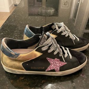 Superstar Low Top Multi Metallic in Black /Gold / Pink
Size 38